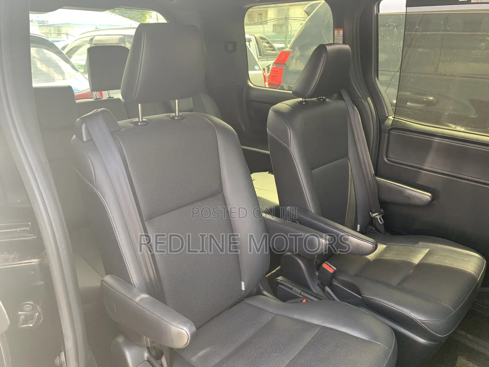 Toyota Esquire 2.0 FWD (8 seater) 2018 Black