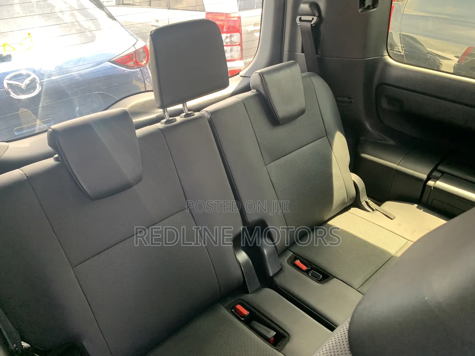 Toyota Esquire 2.0 FWD (8 seater) 2018 Black