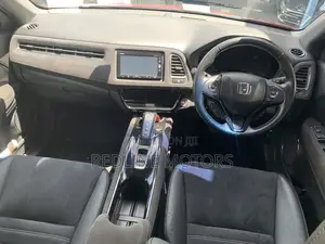 Honda Vezel 1.5 Hybrid 2WD 2017 Red