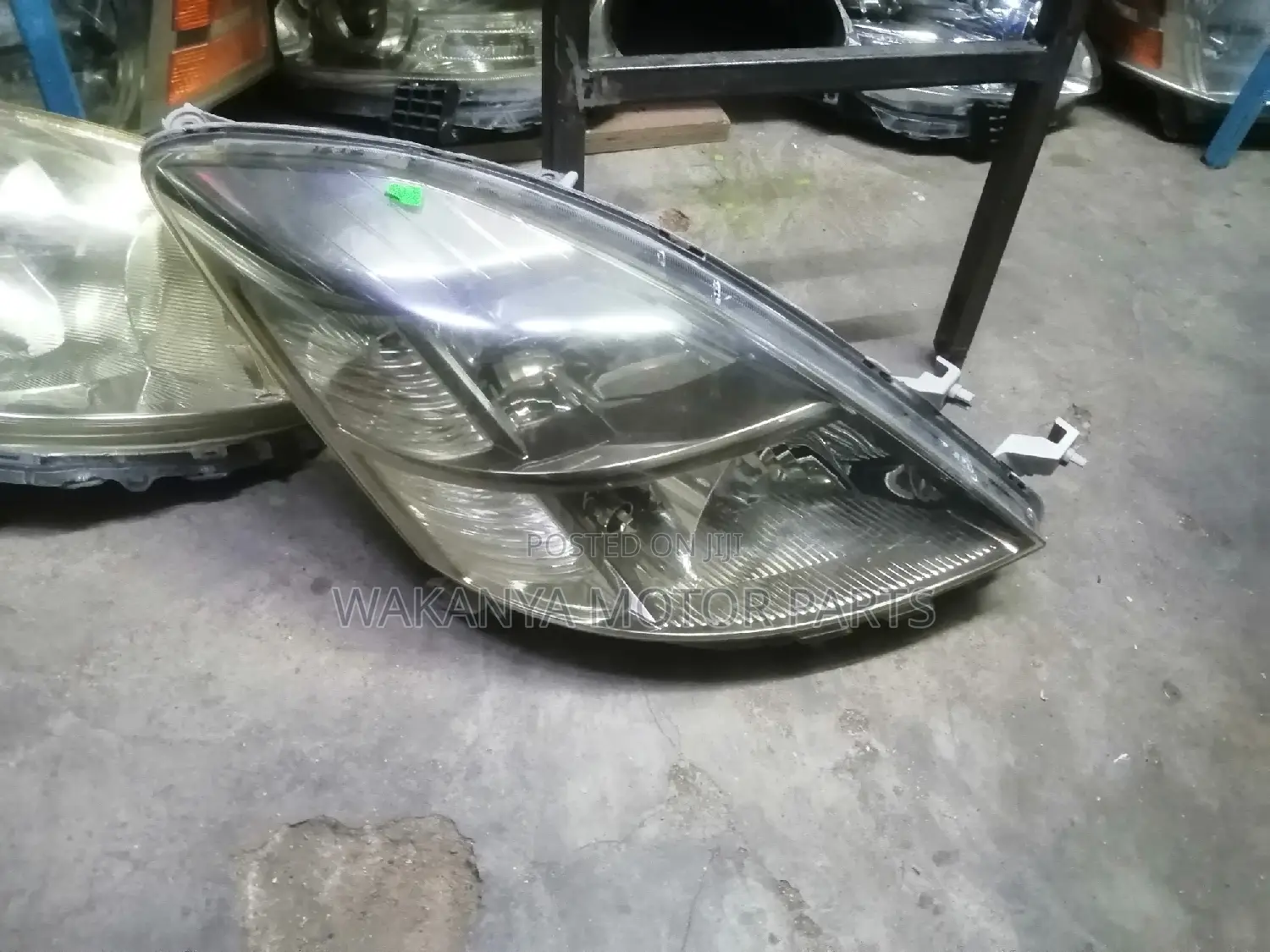 Toyota Isis 2004/2006 Xenon Head Lamp, Clean Ex Japan