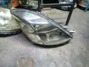 Toyota Isis 2004/2006 Xenon Head Lamp, Clean Ex Japan