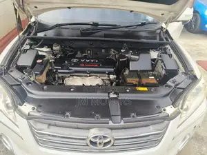 Toyota Vanguard 2010 White