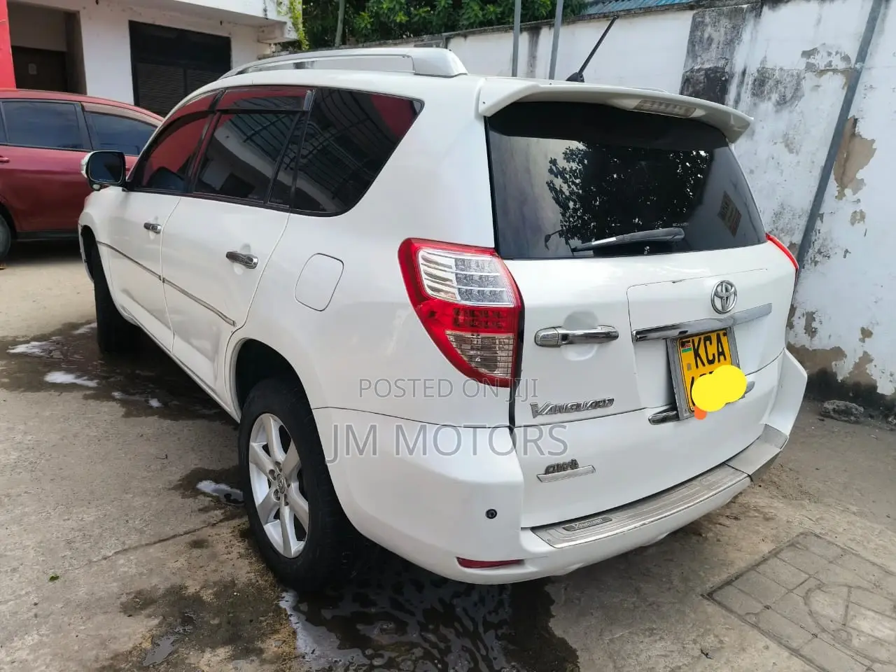 Toyota Vanguard 2010 White