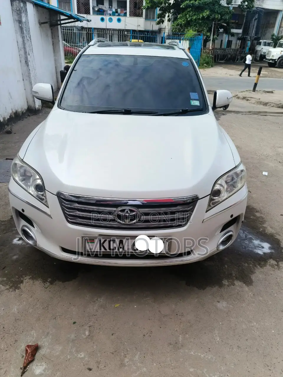 Toyota Vanguard 2010 White