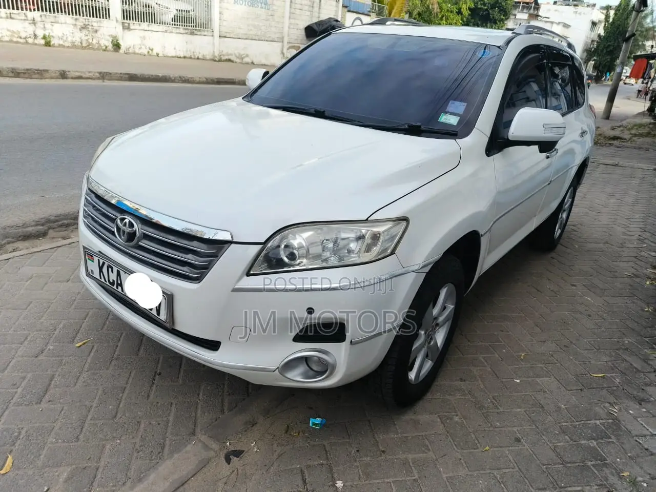 Toyota Vanguard 2010 White