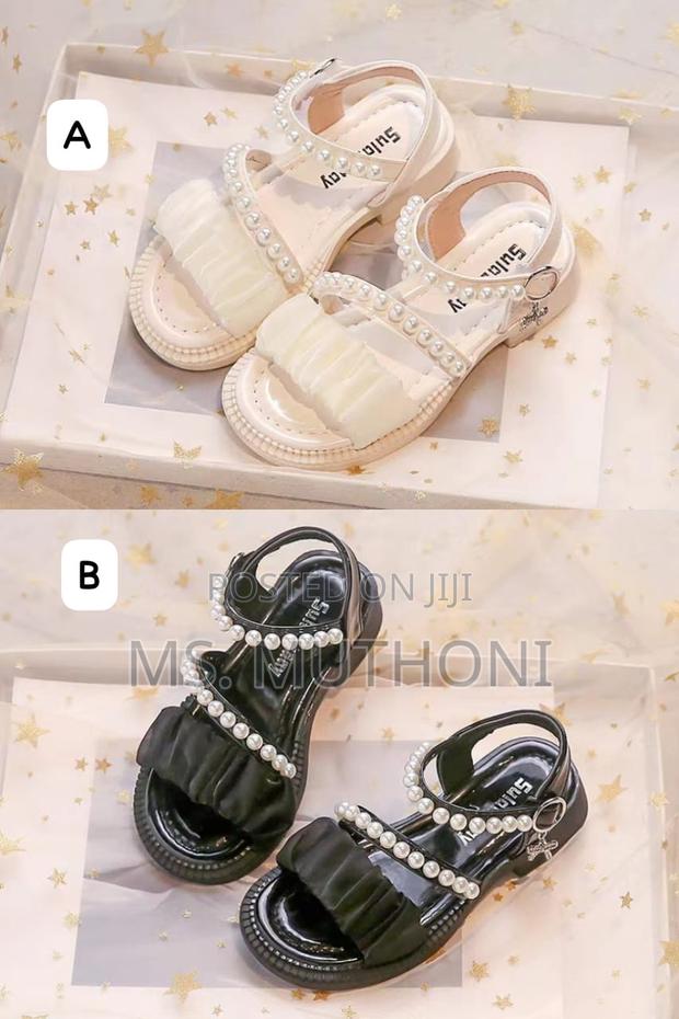 Cute Pearls Sandals* - main view