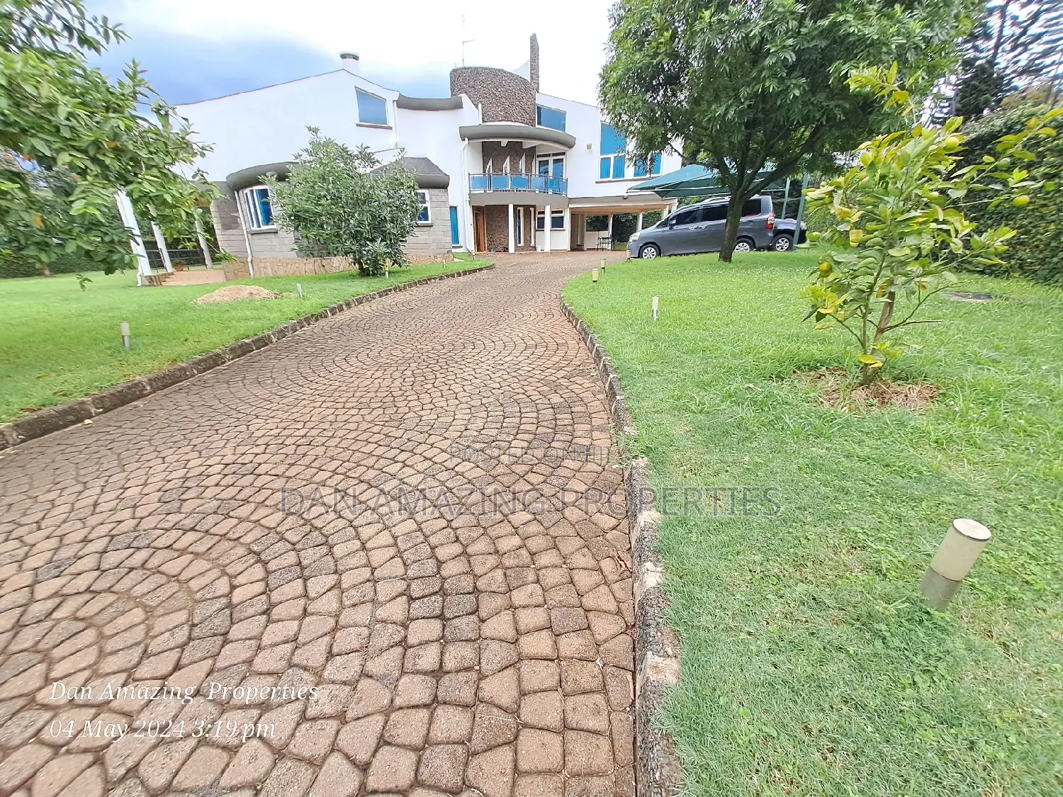 4bdrm Maisonette in Runda Driv 1/2 Acre for sale
