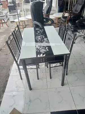 Imported Morden Dinning Table 4 Seater Top Glass