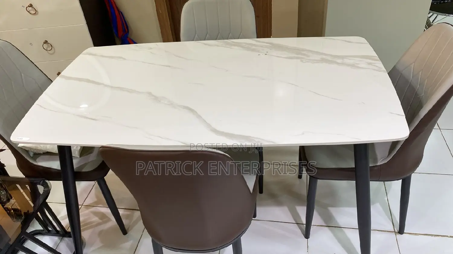 Important Morden Marble Dinning Table 4 Seater
