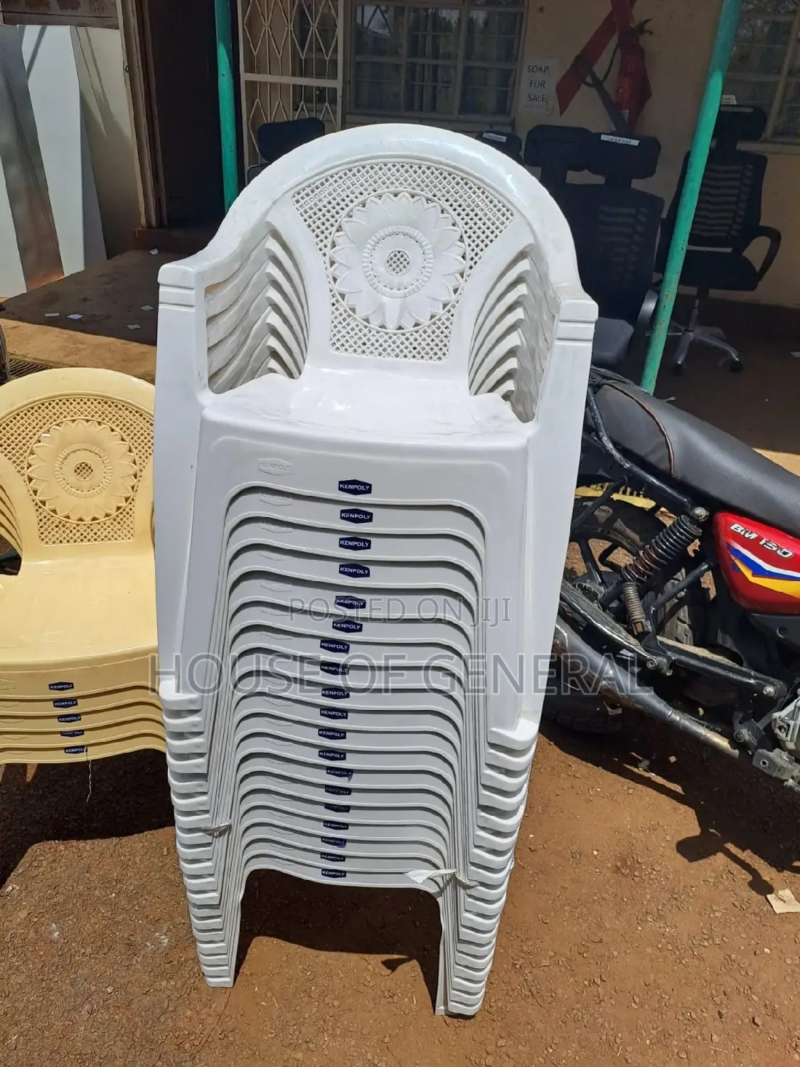 White Kenpoly Plastic Chair