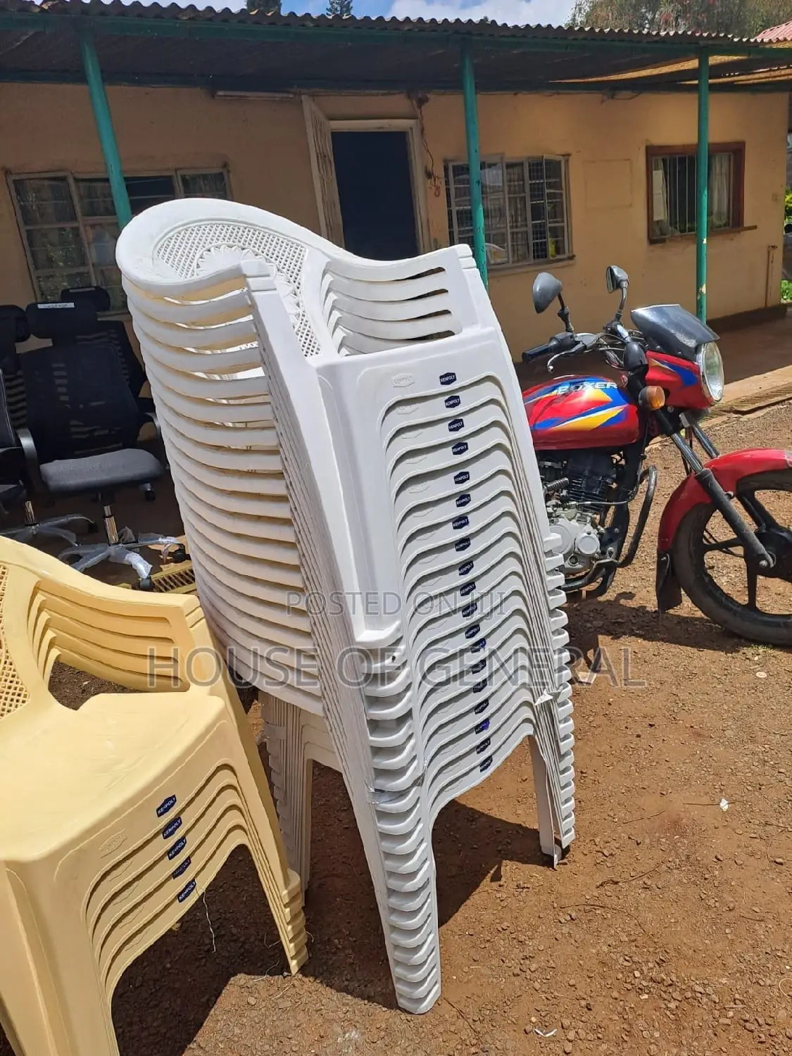 White Kenpoly Plastic Chair
