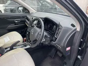 Mitsubishi Outlander ES FWD 2018 Black