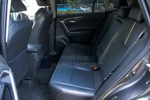 Toyota RAV4 LE 4dr SUV (2.5L 4cyl 6A) 2018 Black