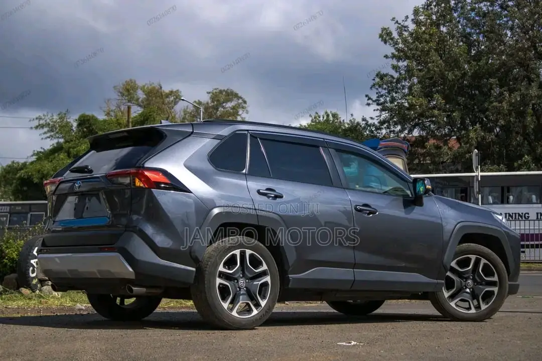 Toyota RAV4 LE 4dr SUV (2.5L 4cyl 6A) 2018 Black