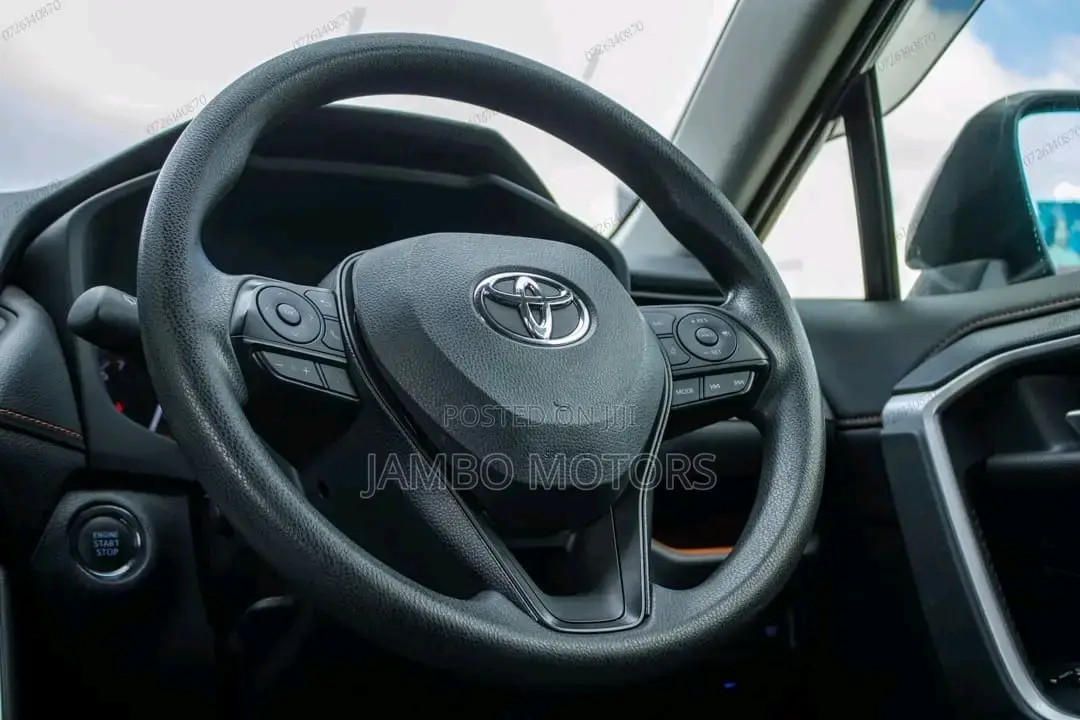 Toyota RAV4 LE 4dr SUV (2.5L 4cyl 6A) 2018 Black