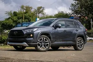 Toyota RAV4 LE 4dr SUV (2.5L 4cyl 6A) 2018 Black