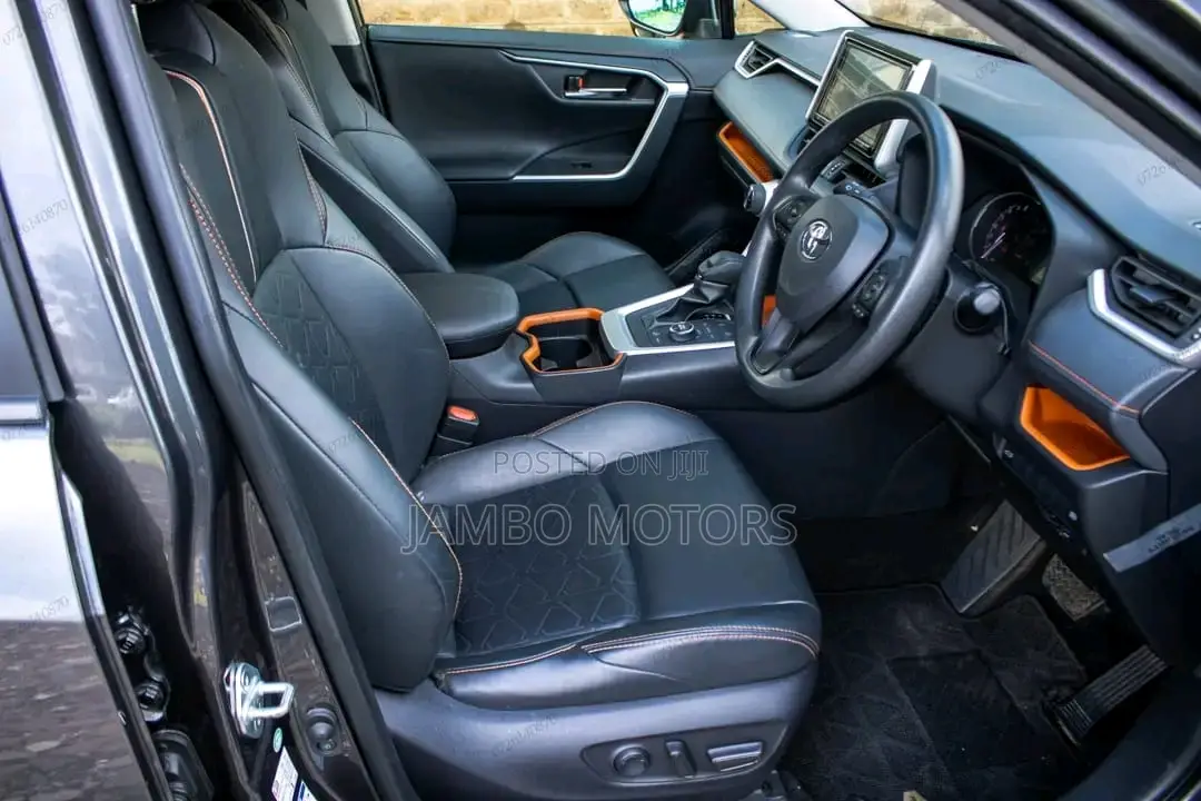 Toyota RAV4 LE 4dr SUV (2.5L 4cyl 6A) 2018 Black