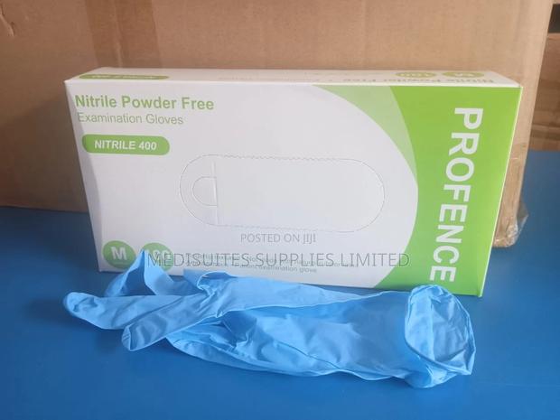 Nitrile Gloves'*