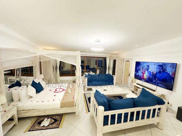 Jumeirah 1 Bedroom Beachfront Apartment- Bed and Breakfast - thumbnail 7