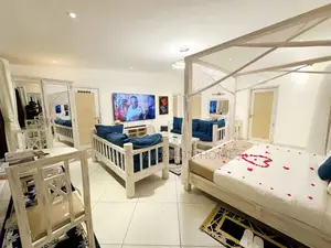 Jumeirah 1 Bedroom Beachfront Apartment- Bed and Breakfast