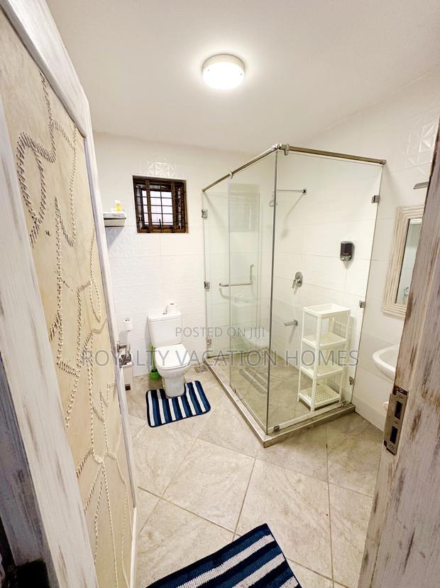 Jumeirah 1 Bedroom Beachfront Apartment- Bed and Breakfast - thumbnail 11