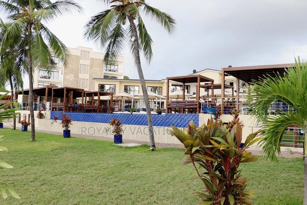 Jumeirah 1 Bedroom Beachfront Apartment- Bed and Breakfast - thumbnail 4