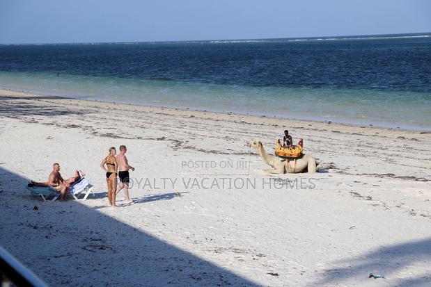 Jumeirah 1 Bedroom Beachfront Apartment- Bed and Breakfast - thumbnail 8