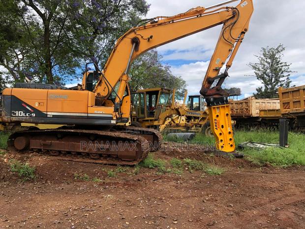 20ton Hyundai Excavator for Hire - main view