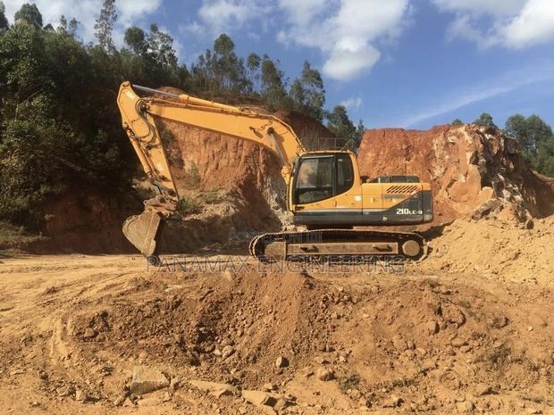 20ton Hyundai Excavator for Hire - thumbnail 2