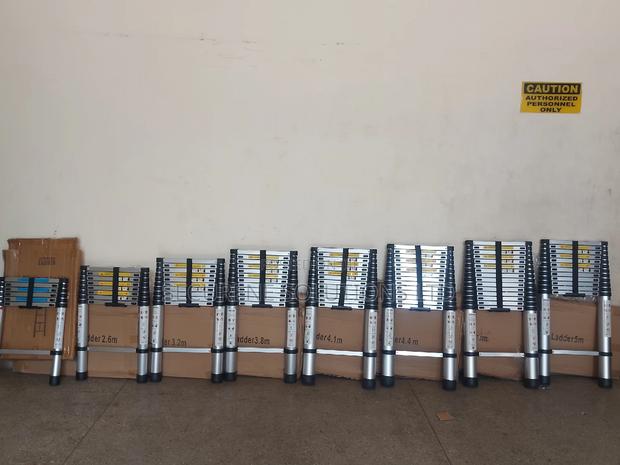 2.6m Single Telescopic Ladder - thumbnail 3