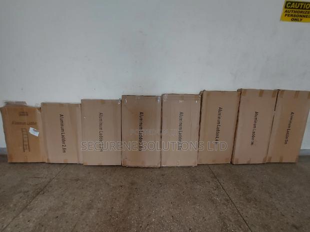 2.6m Single Telescopic Ladder - thumbnail 4