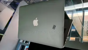 Laptop Apple MacBook Pro 8GB Intel Core I5 SSD 256GB