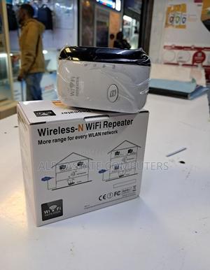 *Wifi Extender 300 MBPS Wifi Repeater Wifi Range Extender* - main view