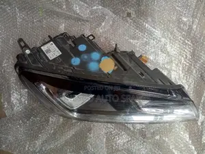 Volkswagen Touareg 7P (Facelift) Xenon Headlight Assembly