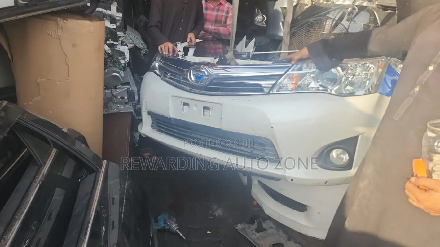 Fielder 2014 Xenon Type Nosecut Hybrid.