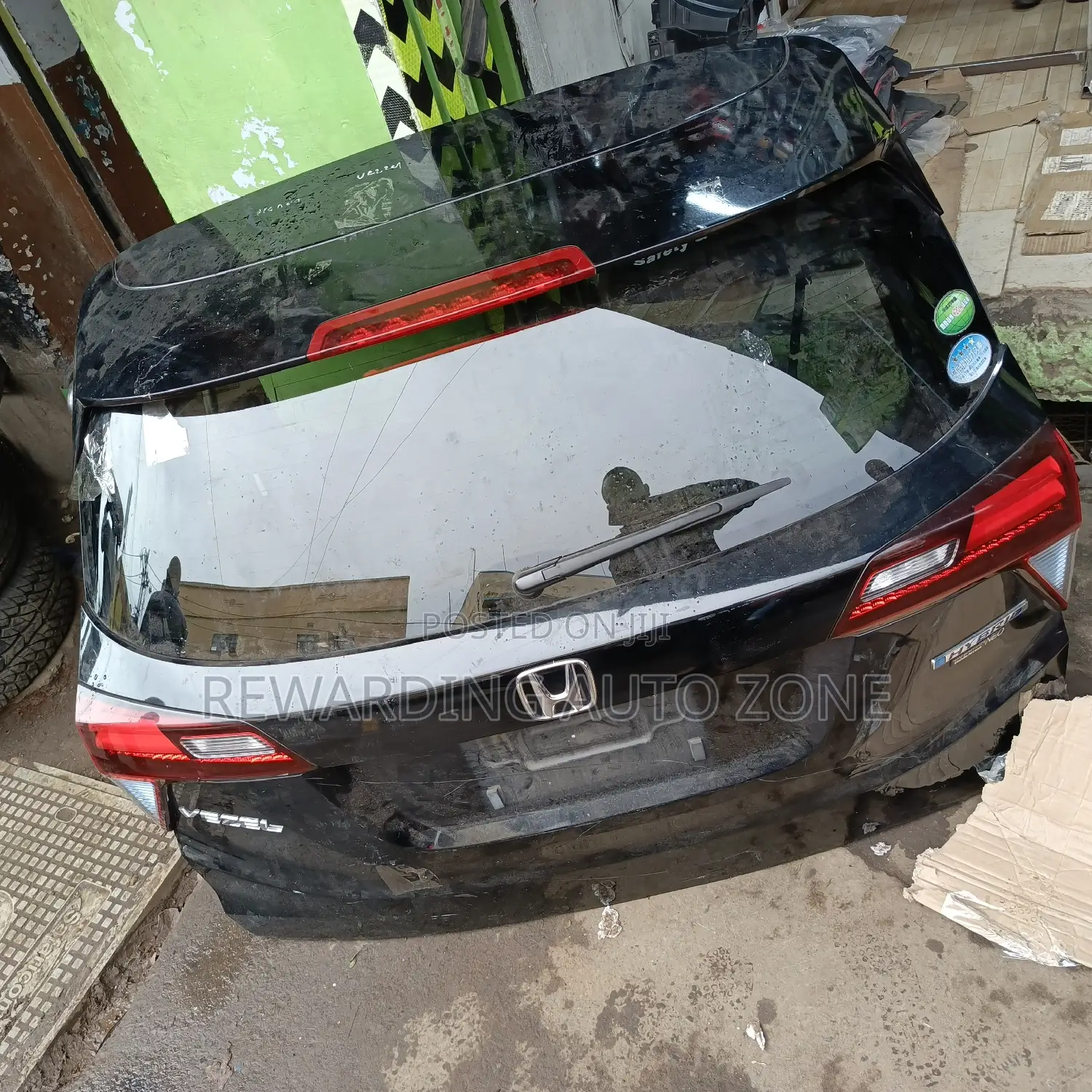 Honda Vezel Boot (Tailgate). Hybrid.