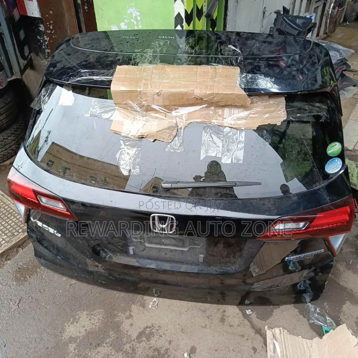 Honda Vezel Boot (Tailgate). Hybrid.