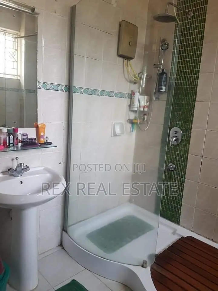 4bdrm Apartment in Rhapta Road for sale