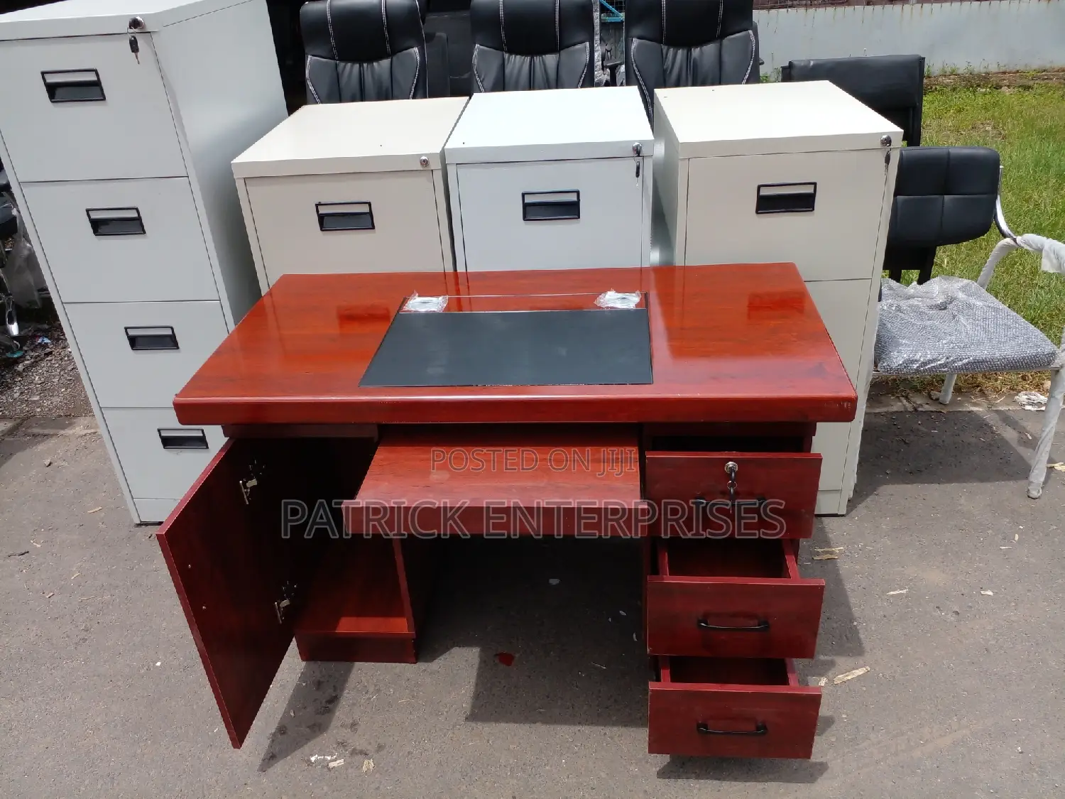 Executive Imported Morden Mahogany Office Desk 1.4 MTRS
