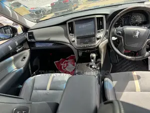 Toyota Crown 2017 Matt Black