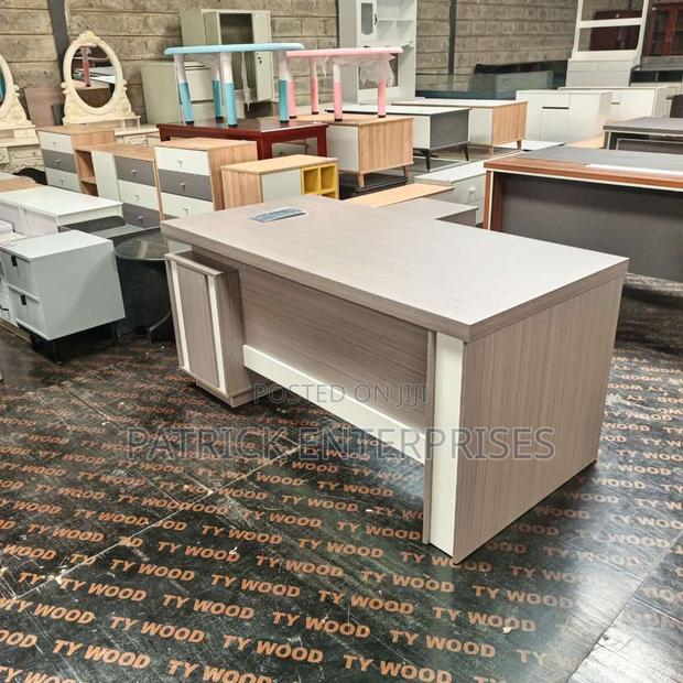 Executive Imported Morden Office Desk 1.6 MTRS - thumbnail 2
