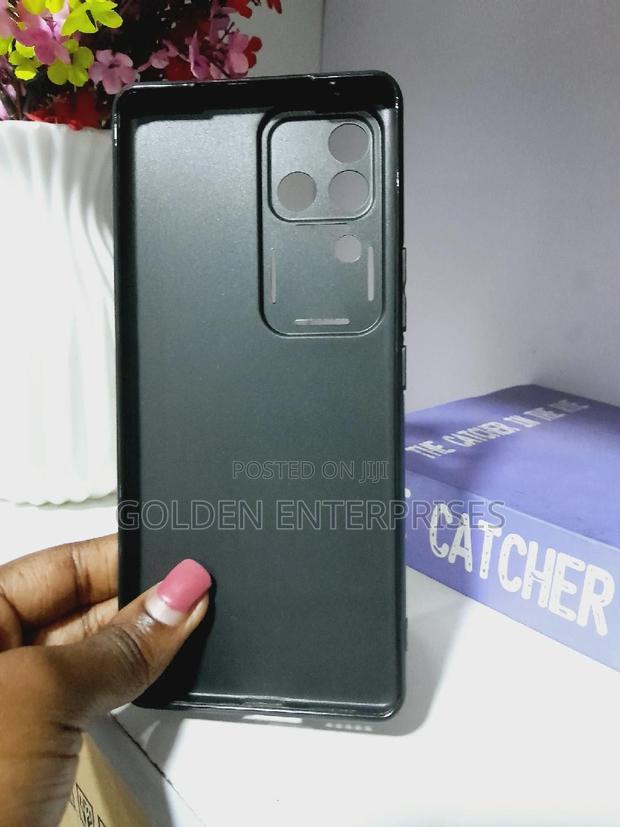 Vivo V30 Pro Black Back Cover - main view