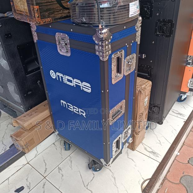 Midas MR Closed Rack - main view