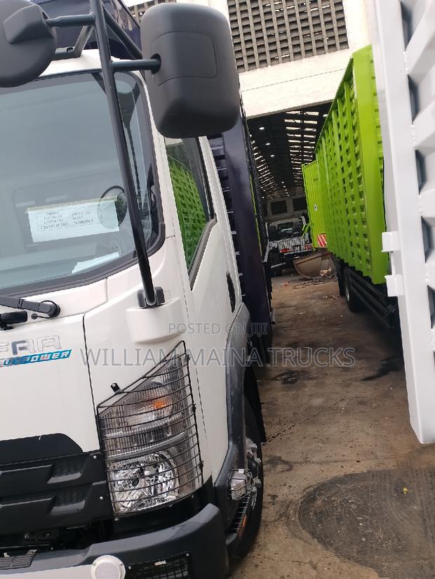 Isuzu 2024 White - thumbnail 3