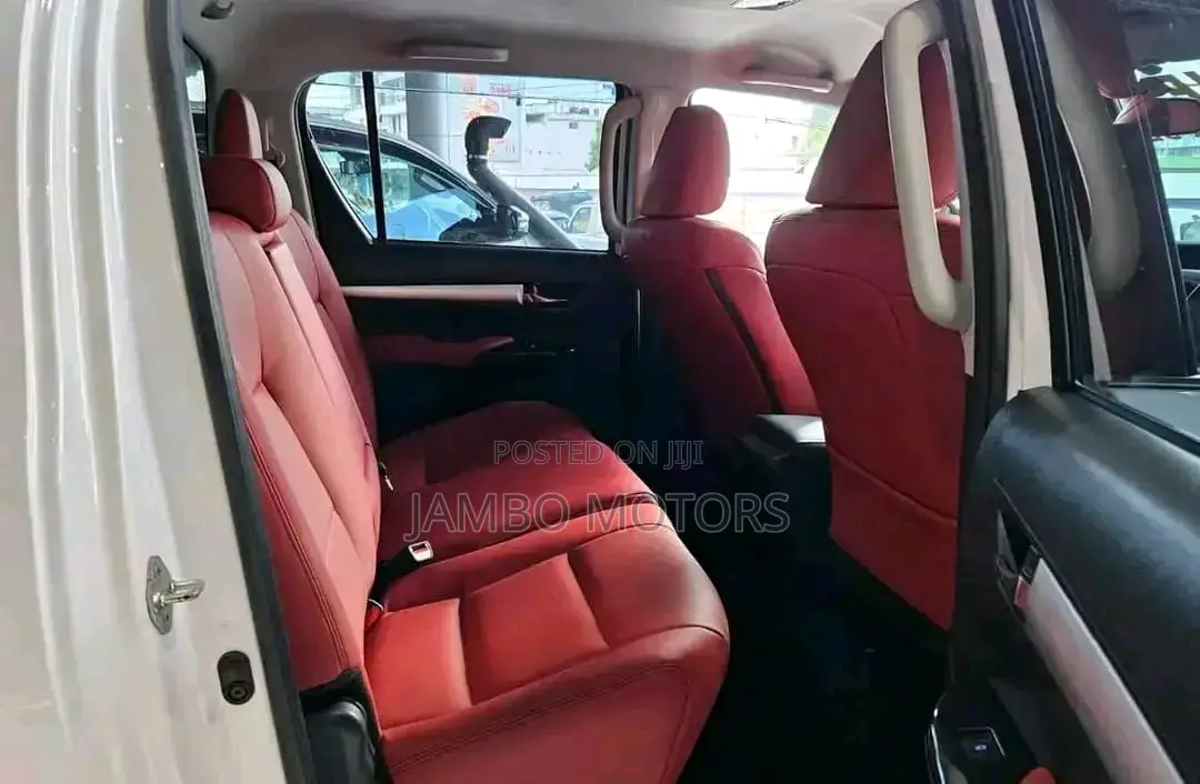 Toyota Hilux 2018 White