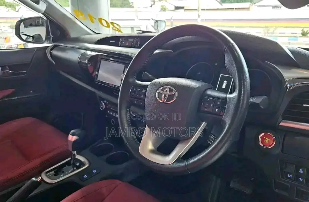 Toyota Hilux 2018 White