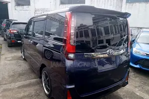 Toyota Noah 2.0 FWD (7 Seater) 2017 Blue