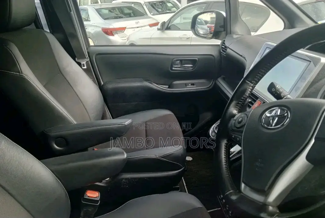 Toyota Noah 2.0 FWD (7 Seater) 2017 Blue