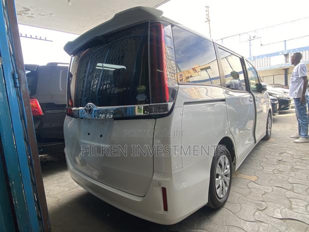 Toyota Voxy 2018 White - thumbnail 3