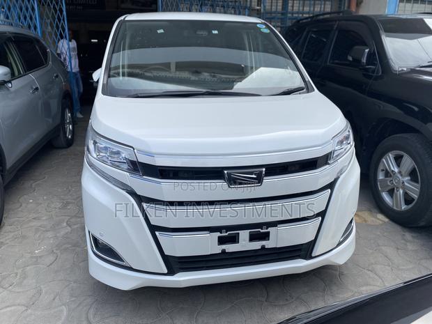 Toyota Voxy 2018 White - thumbnail 4